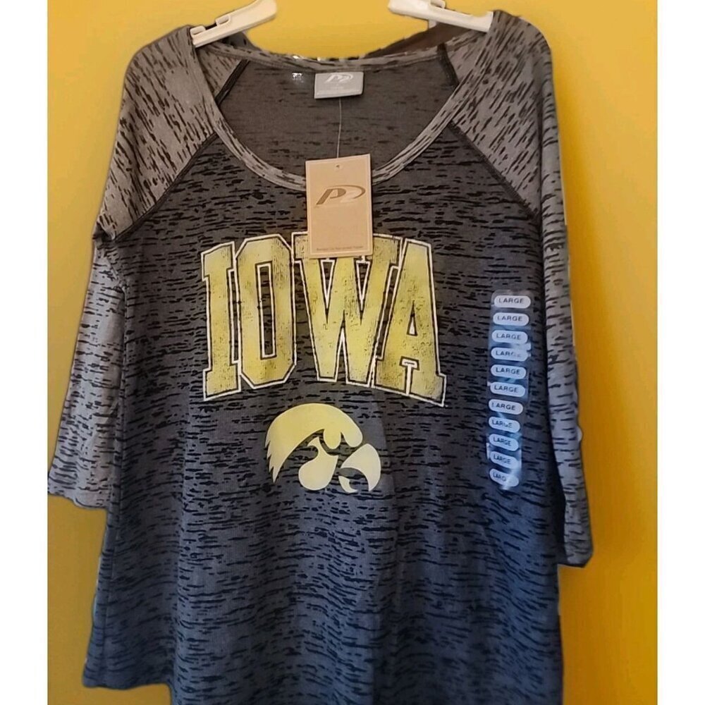 Iowa Hawkeyes Large PRO PLAYER‎ raglan Womens Shirt NWT A106 Excellent Football